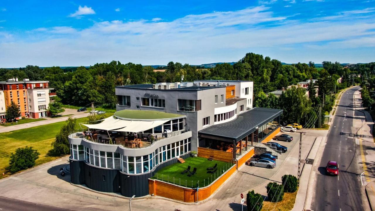 Hotel Kristaly Konferencia & Wellness Ajka Ngoại thất bức ảnh